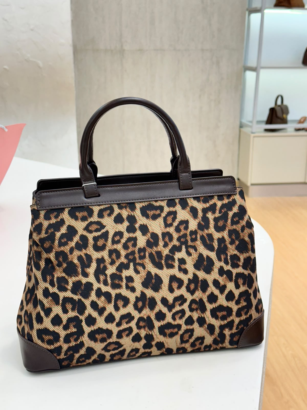Savelle Tote